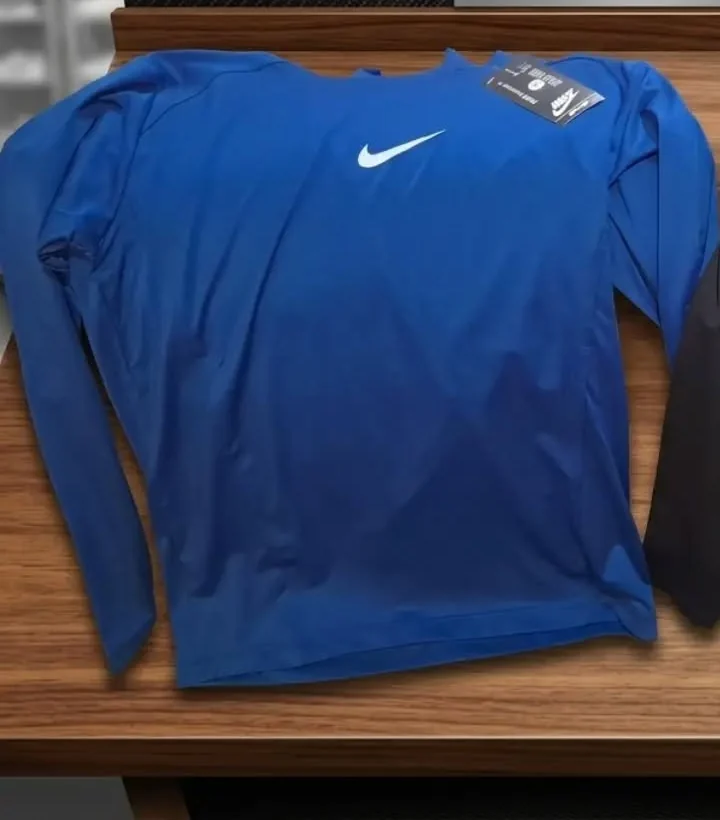 Top deportivo Nike Pro azul de manga larga